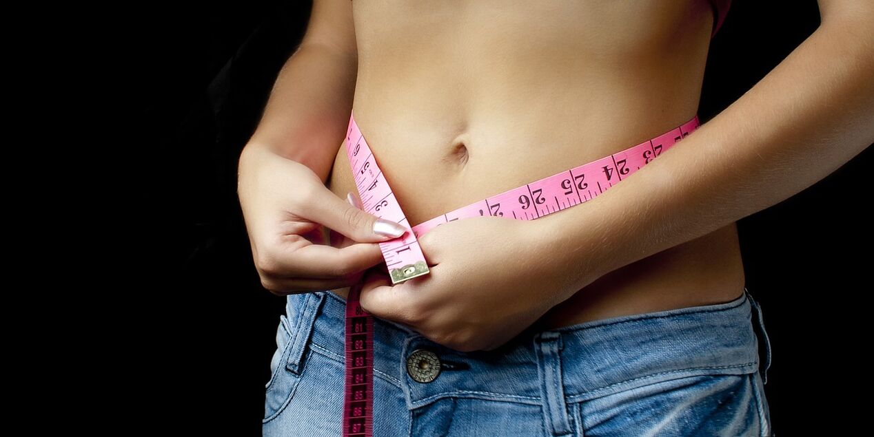 misurazione della vita durante la perdita di peso per un mese