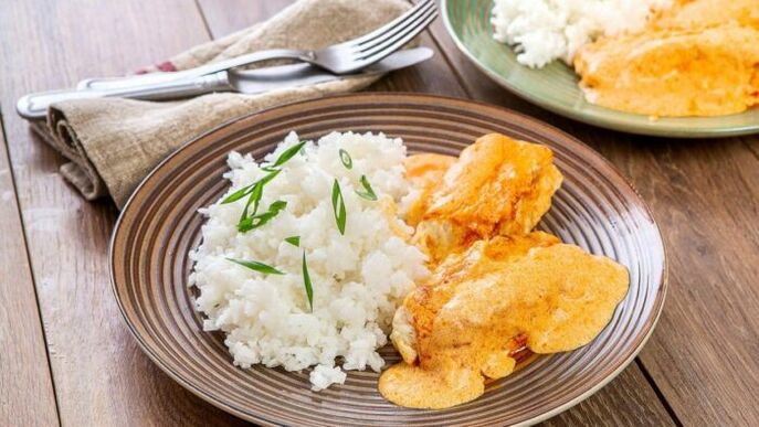 A pranzo, i proprietari del terzo gruppo sanguigno possono cucinare il merluzzo con riso