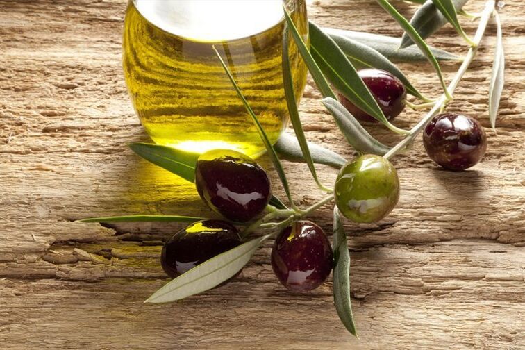 L'olio d'oliva fa parte della dieta mediterranea
