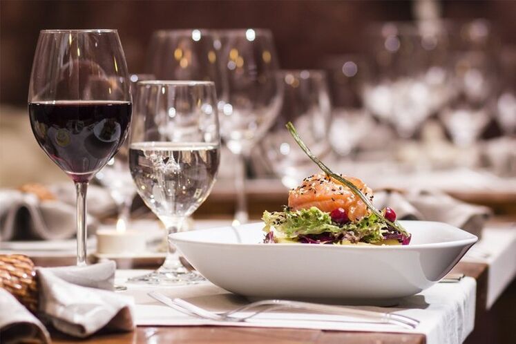 il vino secco è ammesso nella dieta mediterranea
